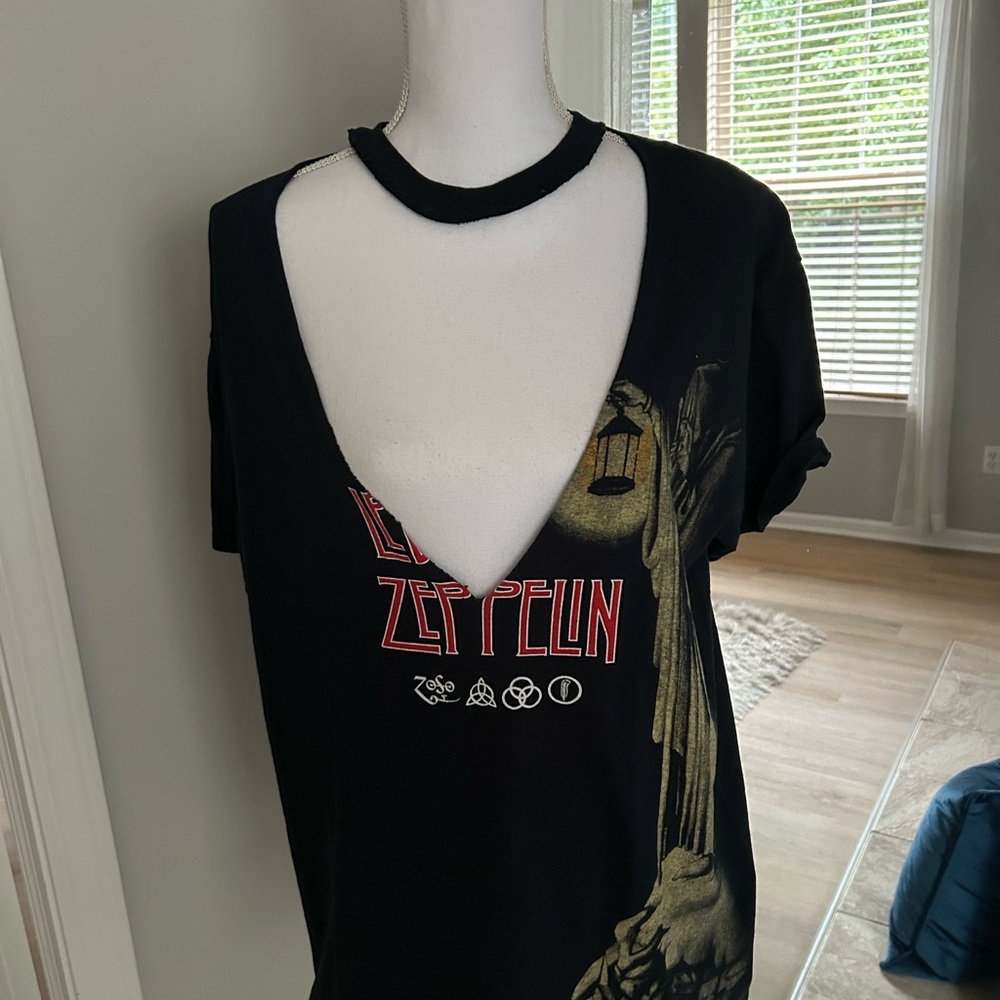 Led Zeppelin women’s tee size large